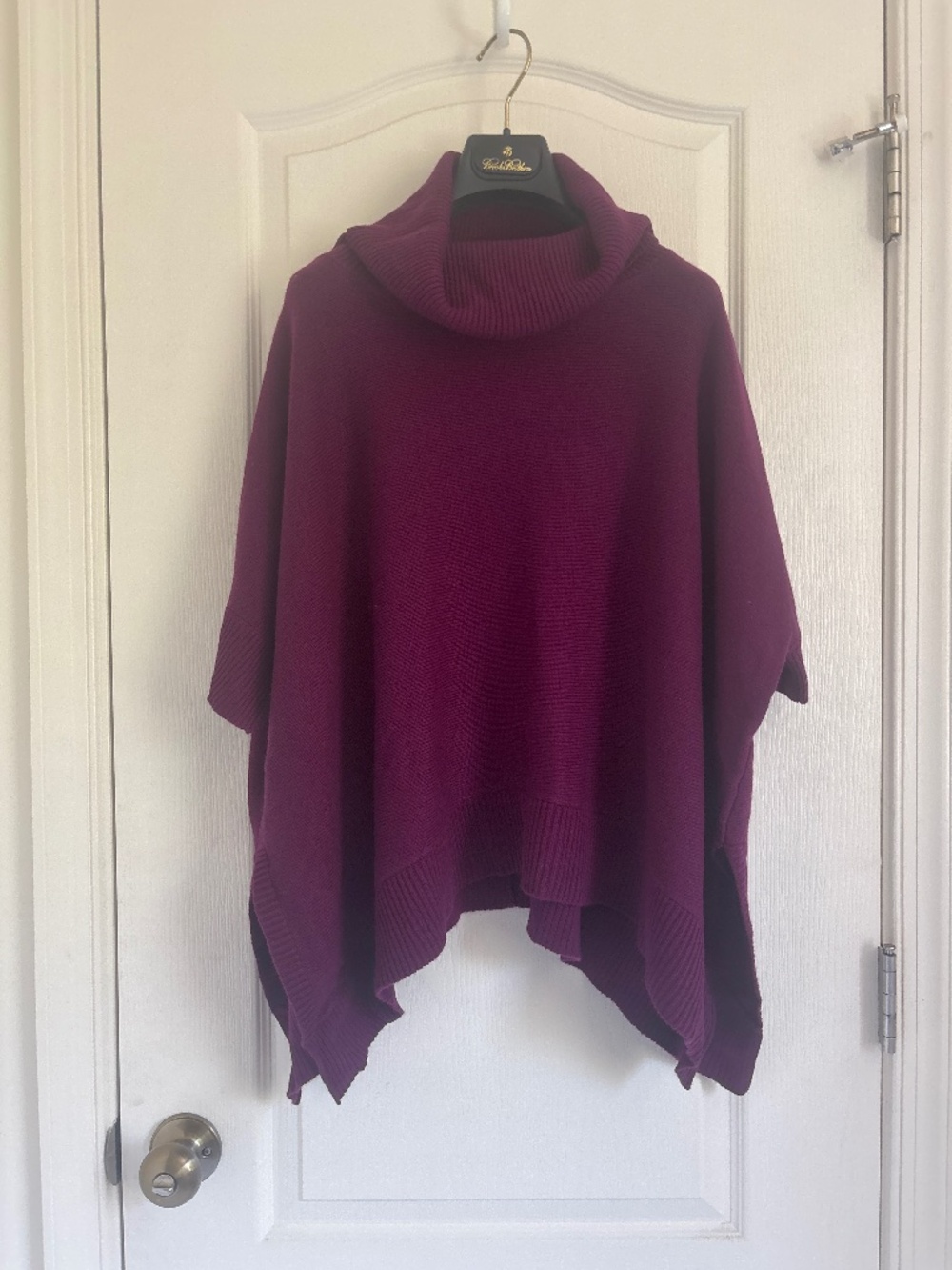 Brand new Theory Cashmere Sweater